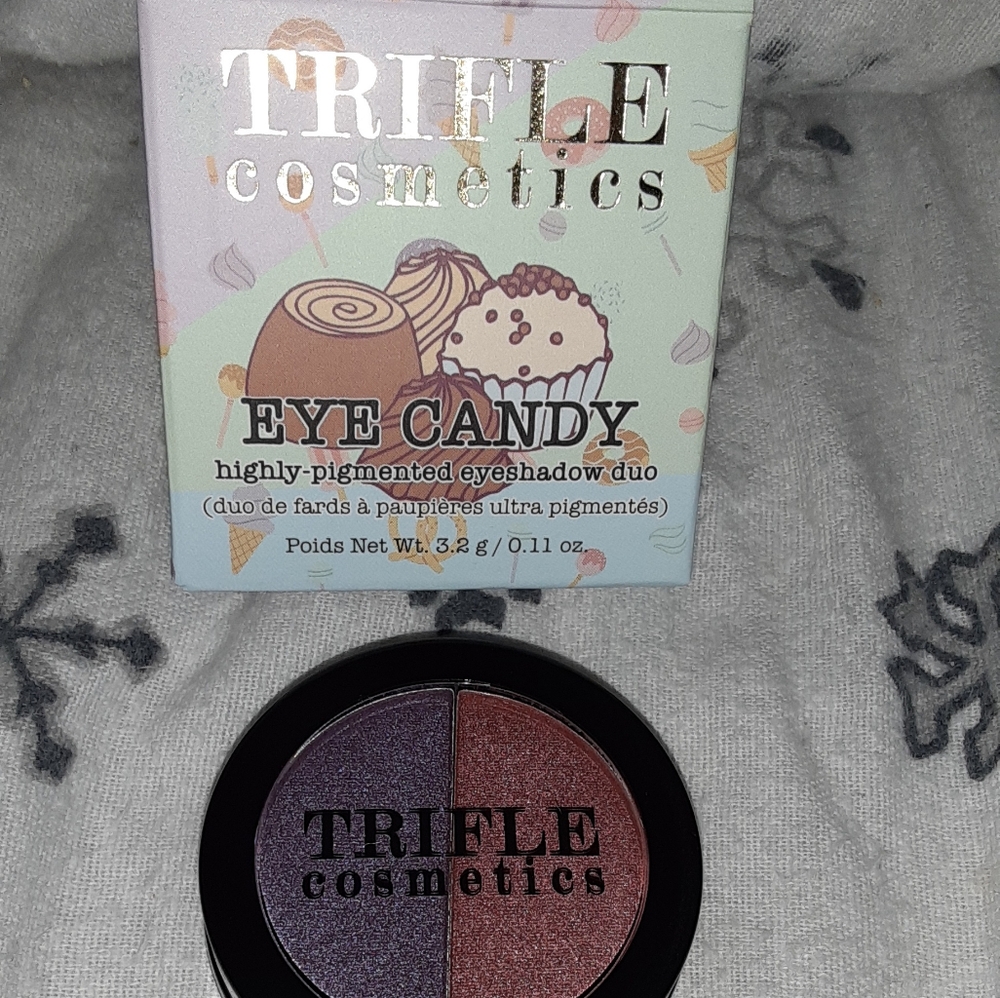 Shimmering Purple and Pink Eyeshadow Compact